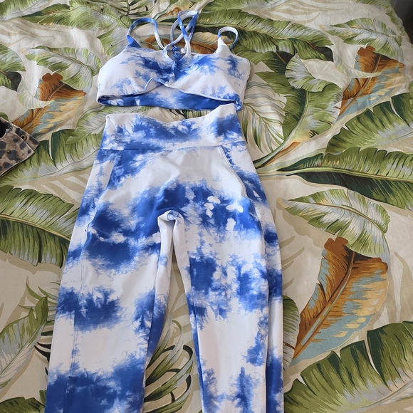 Bombshell Sportwear Blue and White Tie-Dye Set Size M Top L Bottom NWOT - Picture 4 of 8